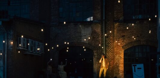Sobotnia potańcówka w Dawnej Pralni – Dialog w Plenerze Na zdjęciu scena Teatru Dialogu /Facebook - Teatr Dialogu
