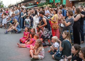 Wrocław: Plenerowa scena Teatru Muzycznego CAPITOL. Bezpłatny koncert przy nasypie