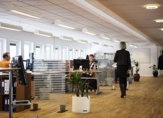 O czym warto pamiętać wynajmując biuro?