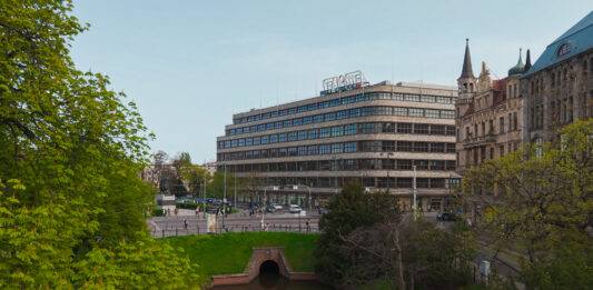Renoma kończy 95 lat. Wrocławska ikona modernizmu w nowej roli centrum życia miejskiego