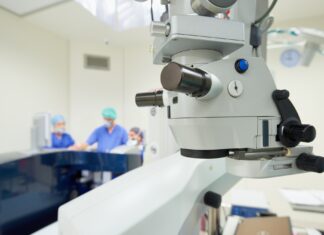 Laserowa korekcja starczowzroczności – na czym polega zabieg?