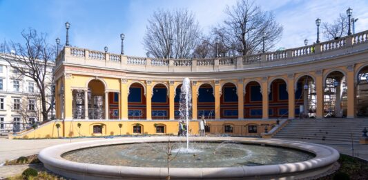 Poznaj historię Bastionu Sakwowego we Wrocławiu. Jak to charakterystyczne miejsce zmieniało się przez wieki? Na zdjęciu Bastion Sakwowy we Wrocławiu