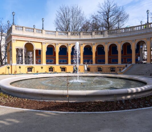 Poznaj historię Bastionu Sakwowego we Wrocławiu. Jak to charakterystyczne miejsce zmieniało się przez wieki? Na zdjęciu Bastion Sakwowy we Wrocławiu