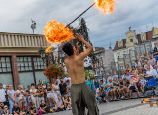 Busker Tour 2025! Podróżny festiwal artystów już w ten weekend we Wrocławiu Na zdjęciu Kuo Chien, uczestnik Busker Tour