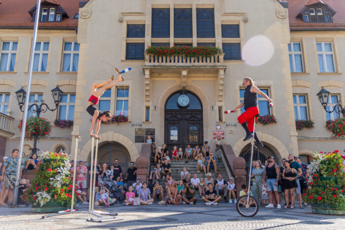 Na zdjęciu Mullet Man, uczestnik Busker Tour