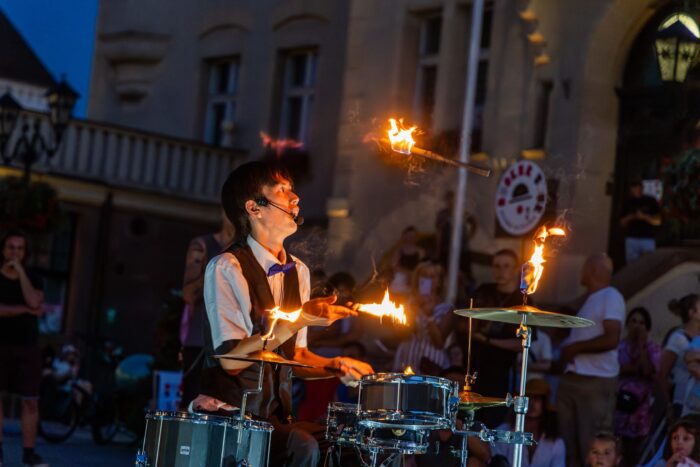 Na zdjęciu Gaku, uczestnik Busker Tour