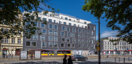 Można zobaczyć luksusowy apartamentowiec na Nadodrzu i panoramę Wrocławia