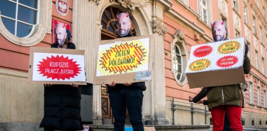 ,,Sutryk – zgroza – betonoza!” – skandowali dziś aktywiści. Zatrzymano sprzedaż łąk we Wrocławiu!