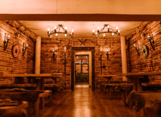 Nowa karczma w klimacie wikingów na mapie Wrocławia! Wiking Club – Axe Throwing Wrocław i Świat Pizzy połączyli siły