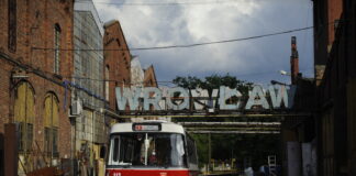 Bezpłatna komunikacja w Noc Muzeów 2026. Na wrocławskie ulice wyruszą zabytkowe pojazdy