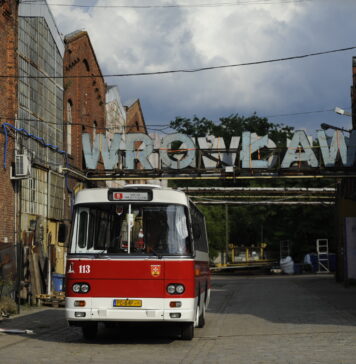 Wrocławskie Linie Turystyczne ruszyły! Zabytkowymi tramwajami i autobusami przez miasto