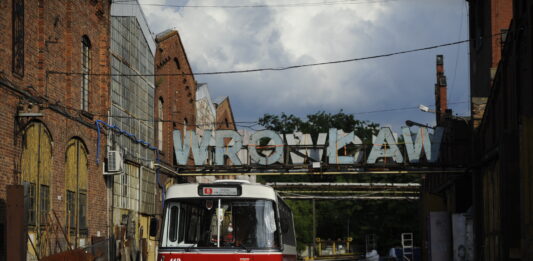 Wrocławskie Linie Turystyczne ruszyły! Zabytkowymi tramwajami i autobusami przez miasto