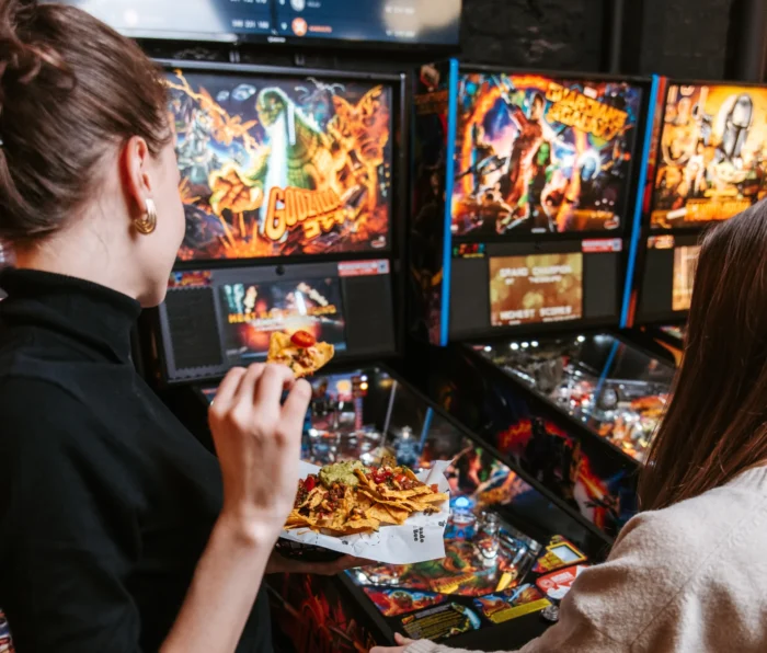 Na zdjęciu automaty w Arcade Bee /Arcade Bee
