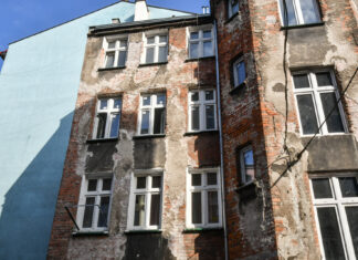 Ponad 200 trujących pieców zniknęło z 16 miejskich kamienic