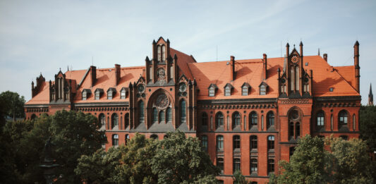 Wakacje na Dolnym Śląsku pod hasłem kultury i sztuki – 4 miejsca i wydarzenia, które warto zapisać!