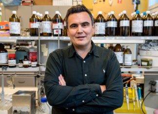 Profesor Marcin Drąg z Politechniki Wrocławskiej rozpracował enzym kluczowy do walki z koronawirusem