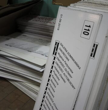 Koniec z drukowanymi tablicami z przebiegiem trasy w MPK