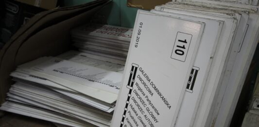 Koniec z drukowanymi tablicami z przebiegiem trasy w MPK