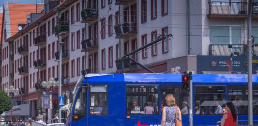 Nowy kodeks drogowy. Pieszy z pierwszeństwem, ale nie przed tramwajem