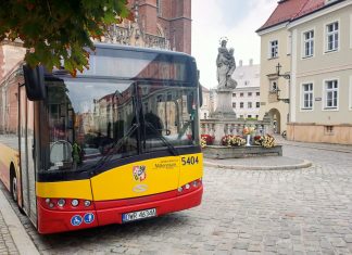 Po mszy, prosto po szczepionkę. W niedzielę SZCZEPCIObus pod Katedrą