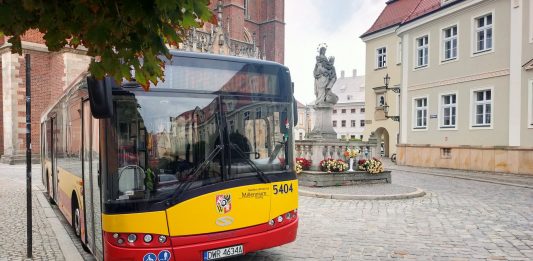 Po mszy, prosto po szczepionkę. W niedzielę SZCZEPCIObus pod Katedrą