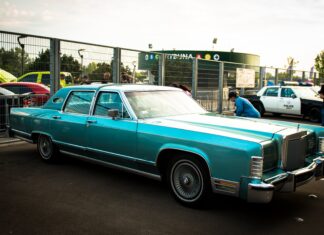 Setki klasycznych, amerykańskich aut we Wrocławiu! To największy taki zlot w Polsce