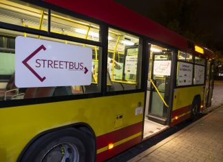 Streetbus wrócił na ulice Wrocławia. Pomoże bezdomnym i osobom w trudnej sytuacji życiowej