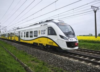 Wakacyjny hit Kolei Dolnośląskich wraca na tory! Z Dolnego Śląska prosto nad Bałtyk