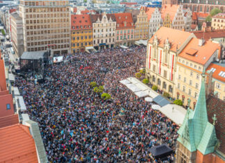 21. Gitarowy Rekord Świata we Wrocławiu już za miesiąc! Rusza rejestracja uczestników, a na ulice wychodzą krasnoludki z gitarami