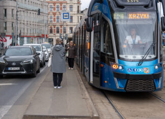 Najwęższy przystanek we Wrocławiu zamienia się w Węzeł Przesiadkowy!