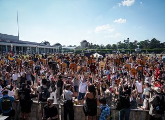 Tysiące gitarzystów zagrało „Hey Joe” we Wrocławiu i w sieci!