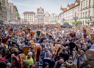 Znamy pierwszą gwiazdę Gitarowego Rekordu Świata 2024! We Wrocławiu zagra Electric Light Orchestra by Phil Bates & Band