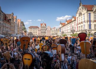 „Długość dźwięku samotności” na tysiące gitar i koncert Myslovitz na 3-Majówce we Wrocławiu