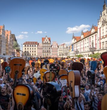 „Długość dźwięku samotności” na tysiące gitar i koncert Myslovitz na 3-Majówce we Wrocławiu