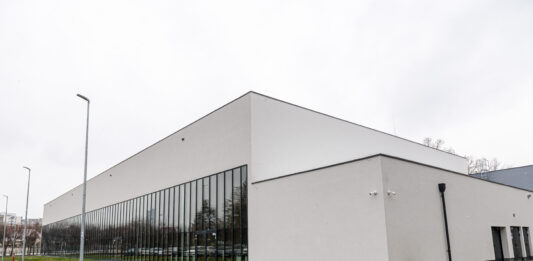 Wrocław: Był basen… jest piękna sportowa hala przy ul Racławickiej!