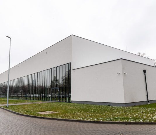 Wrocław: Był basen… jest piękna sportowa hala przy ul Racławickiej!