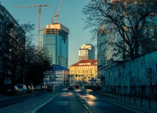 Jak często sprzątać biuro?