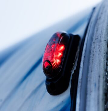 Lampy LED-owe do samochodu – aktualne przepisy i homologacja