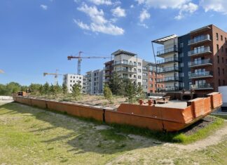 Wrocław: Tajemnicza barka stanęła na osiedlu Olimpia Port. O co chodzi?