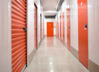 Piwnica, strych, garaż? Już nie! Wrocławianie stawiają na inny sposób przechowywania rzeczy