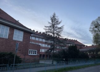 Szkoła na Sępolnie – konserwatywny modernizm