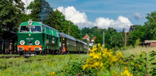 Wyrusz pociągiem retro po najciekawszych liniach kolejowych na Dolnym Śląsku!