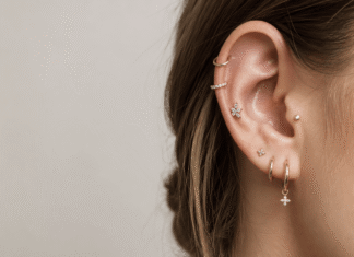 Kolczyki helix do kilku przekłuć – jak stworzyć spójną kompozycję? piercing ucha