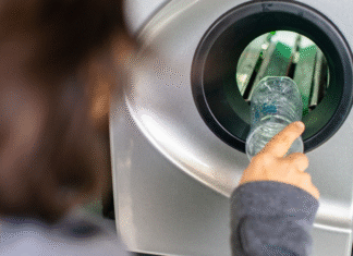 Od października rusza system kaucyjny. Oddasz butelki i puszki i otrzymasz zwrot