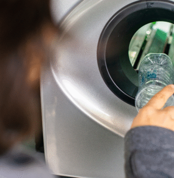 Od października rusza system kaucyjny. Oddasz butelki i puszki i otrzymasz zwrot