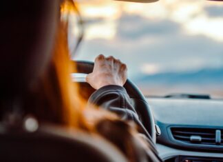 Kurs prawa jazdy – jak wybrać szkołę, która dobrze przygotuje Cię do egzaminu?