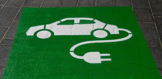 Stacje ładowania samochodów elektrycznych na terenach miejskich we Wrocławiu