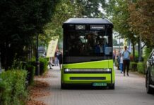 Autonomiczny minibus na Cmentarzu Osobowickim od środy zabierze pasażerów – bezpłatne przejazdy