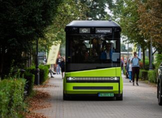 Autonomiczny minibus na Cmentarzu Osobowickim od środy zabierze pasażerów – bezpłatne przejazdy