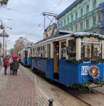 Świąteczny tramwaj Bałwanek wyruszył na tory we Wrocławiu! NOWOŚĆ